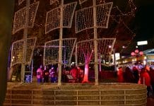 Άναψε το Χριστουγεννιάτικο Καράβι της Λυκόβρυσης