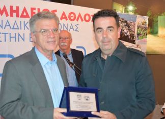 Τιμητική διάκριση στον Γιάννη Θεοδωρκόπουλο από τον δήμαρχο Ναυπλιέων