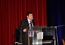 Άναψε το Χριστουγεννιάτικο Δέντρο στην Πεύκη