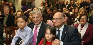 Ο πρόεδρος του Ι.Σ.Α. Γ. Πατούλης βράβευσε τους αθλητές της 8ης Ένωσης Ομίλων Αντισφαίρισης κατά τη διάρκεια της ετήσιας κοπής της πίτας