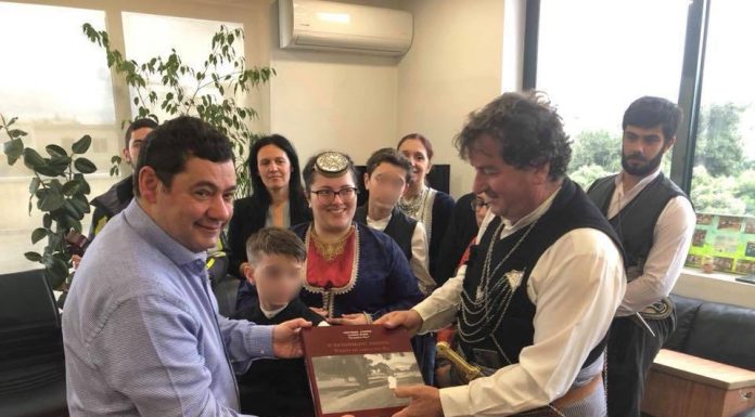 Ευχές και κάλαντα στο γραφείο του Δημάρχου την παραμονή της Πρωτοχρονιάς