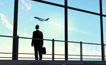 Οι νέοι φεύγουν αλλά η κυβέρνηση επιμένει στη διατήρηση του άρθρου 16. – Του Ανδρέα Ζαρταλούδη