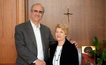 Ανακοίνωση συνεργασίας του Δημάρχου Κηφισιάς κ Γιώργου Θωμάκου με την κα Βάσω Κολοβού