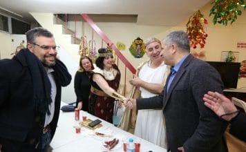 Με τους φίλους του Συλλόγου Ποντίων Αμαρουσίου «Νίκος Καπετανίδης» πέρασε την Τσικνοπέμπτη ο Δήμαρχος Αμαρουσίου Γ. Πατούλης