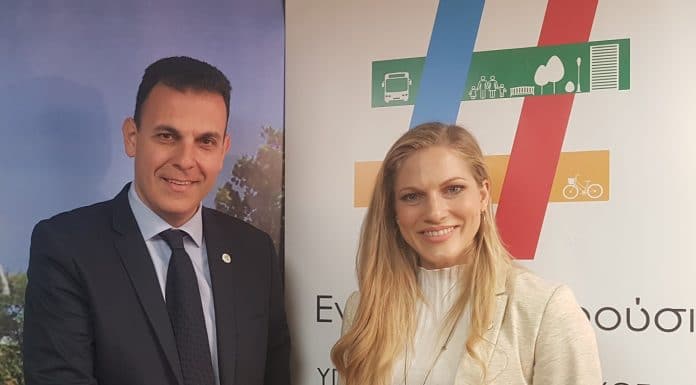 Υποψήφια με το # Ενωμένο Μαρούσι η ηθοποιός Σάρα Εσκενάζη Υποψήφια με το # Ενωμένο Μαρούσι η ηθοποιός Σάρα Εσκενάζη