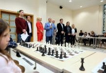 Τους νεαρούς αθλητές που συμμετείχαν στο τουρνουά σκάκι που διοργάνωσε η Κ.Ε.Δ.Α βράβευσε ο Δήμαρχος Αμαρουσίου Γ. Πατούλης