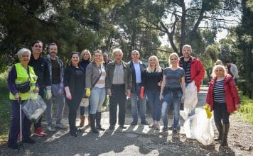 Συμμετείχε στον ανοιξιάτικο καθαρισμό του δάσους Συγγρού ο συνδυασμος ” ΜΑΡΟΥΣΙ ΚΑΘΑΡΗ ΓΡΑΜΜΗ “