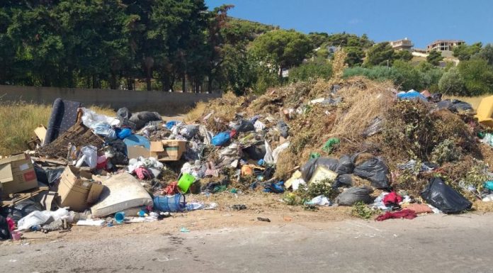 Ο Δήμος Αμαρουσίου συνδράμει το Δήμο Μαρκοπούλου στην αποκομιδή των απορριμμάτων στο Πόρτο Ράφτη