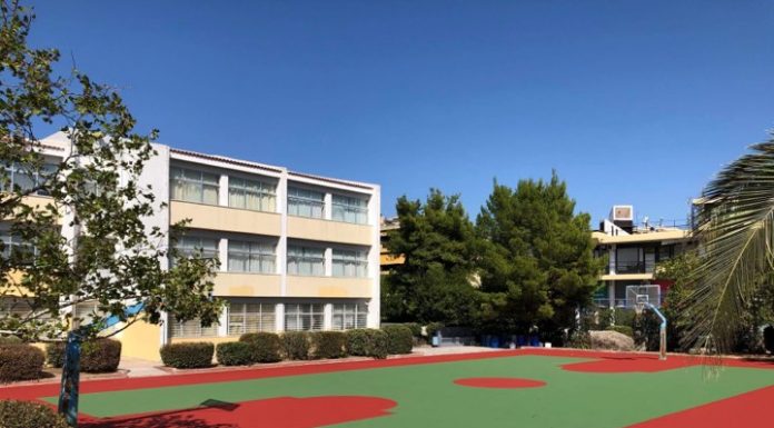 “Ολοκληρώθηκαν οι αναπλάσεις σε προαύλια σχολείων της Πεύκης” “Ολοκληρώθηκαν οι αναπλάσεις σε προαύλια σχολείων της Πεύκης”