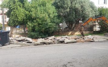 Συνεχίζονται οι εργασίες κατασκευής πεζοδρομίων σε πολλά σημεία της Δημοτικής Ενότητας Νέας Ερυθραίας.