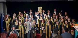 Υπέροχες Χριστουγεννιάτικες μελωδίες απ’ όλο τον κόσμο ερμήνευσε η Μικτή Χορωδία του Δήμου Αμαρουσίου «Τερψιχόρη Παπαστεφάνου», παρουσία του Δημάρχου Αμαρουσίου Θ. Αμπατζόγλου