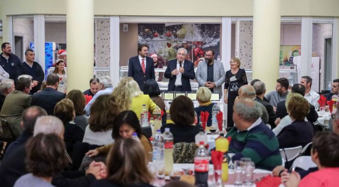 Χριστουγεννιάτικο Δείπνο Αγάπης των ωφελουμένων των κοινωνικών δομών με το Δήμαρχο Αμαρουσίου Θεόδωρο Αμπατζόγλου και τιμητική βράβευση των μεγάλων χορηγών του Δήμου Αμαρουσίου Χριστουγεννιάτικο Δείπνο Αγάπης των ωφελουμένων των κοινωνικών δομών με το Δήμαρχο Αμαρουσίου Θεόδωρο Αμπατζόγλου και τιμητική βράβευση των μεγάλων χορηγών του Δήμου Αμαρουσίου