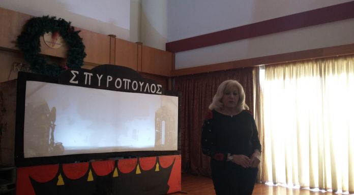 Οι μικροί Αθμονείς γιόρτασαν με Καραγκιόζη, κάλαντα και τραγούδια