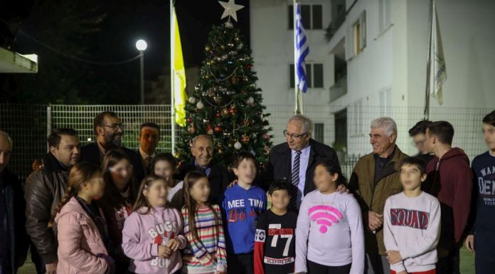 Στις εορταστικές εκδηλώσεις του Συλλόγου Ψαλιδίου «Η Ζωοδόχος Πηγή» και του Συλλόγου Ποντίων «Νίκος Καπετανίδης» παραβρέθηκε ο Δήμαρχος Αμαρουσίου Θ. Αμπατζόγλου