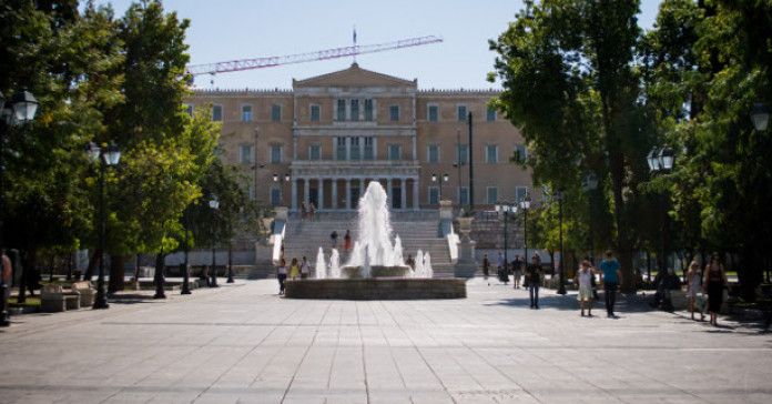 Εφαρμογή μυοκτονίας στην Πλατεία Συντάγματος από την Περιφέρεια Αττικής
