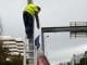 Εργαζόμενοι με συνεργεία της Περιφέρειας απομάκρυναν από κεντρικούς δρόμους της Αττικής, αφίσες που αναρτήθηκαν παράνομα