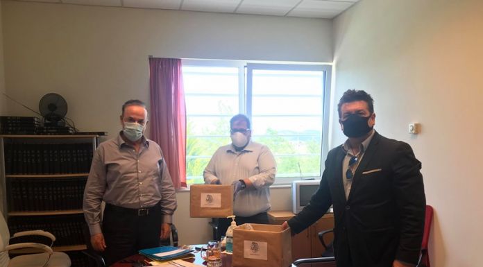 Με μια συμβολική κίνηση οι Αντιδήμαρχοι Κηφισιάς είπαν το δικό τους «ευχαριστώ» στους γιατρούς και τους νοσηλευτές