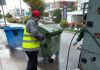 Πλένονται και απολυμαίνονται οι κάδοι αποκομιδής απορριμμάτων