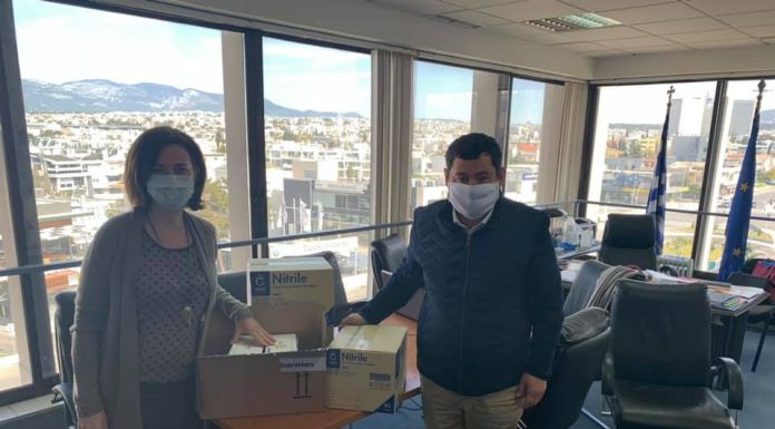 Υγειονομικό υλικό από την Περιφέρεια Αττικής παρέλαβε ο Δήμαρχος Τ. Μαυρίδης