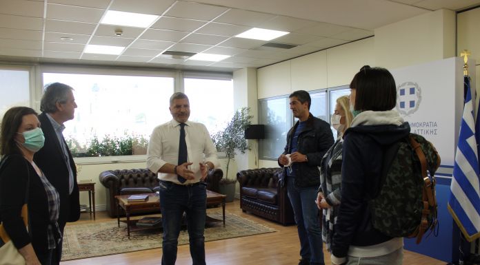 Δωροεπιταγές στους 330 εργαζόμενους του ΕΣΝΑ παρέδωσε ο Περιφερειάρχης Αττικής Γ. Πατούλης, ενόψει του Πάσχα