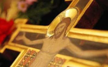 Κορυφώνεται σήμερα το θείο δράμα- Αποκαθήλωση του Εσταυρωμένου και Ακολουθία του Επιταφίου