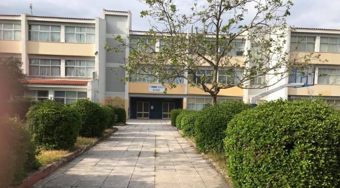 Ο Γιάννης Θεοδωρακόπουλος μιλά με τους τρεις διευθυντές λυκείου του Δήμου Λύκοβρυσης-Πέυκης για την έναρξη των σχολείων