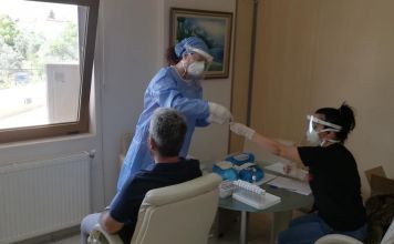 Ξεκίνησαν τα προληπτικά τεστ Covid-19 στο σύνολο του προσωπικού του Δήμου Διονύσου από κινητή μονάδα του ΕΟΔΥ