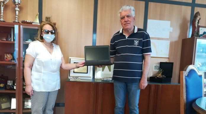 Προσφορά φορητού υπολογιστή για άπορο μαθητή