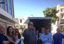 Ο δήμαρχος Χαλανδρίου στην παράσταση διαμαρτυρίας για την εφορία Χαλανδρίου