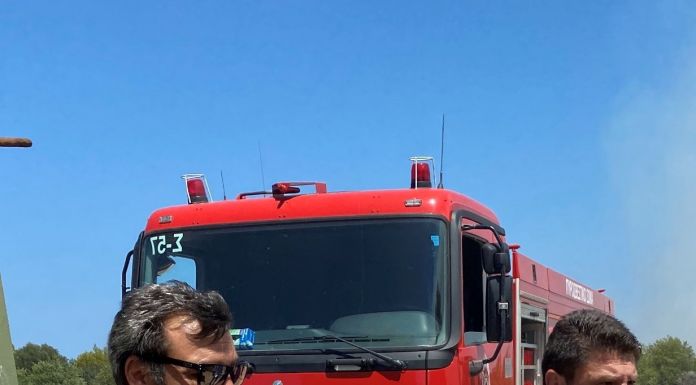 Άμεση αντίδραση της Περιφέρειας Αττικής στη φωτιά που ξέσπασε στην Πούντα Ζέζα στο Λαύριο