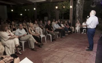 Παρουσία του Δημάρχου Αμαρουσίου Θεόδωρου Αμπατζόγλου στη Μουσική Βραδιά «Τραγούδια κάτω απ΄ το φεγγάρι» στον κήπο της Βορέειου Βιβλιοθήκης