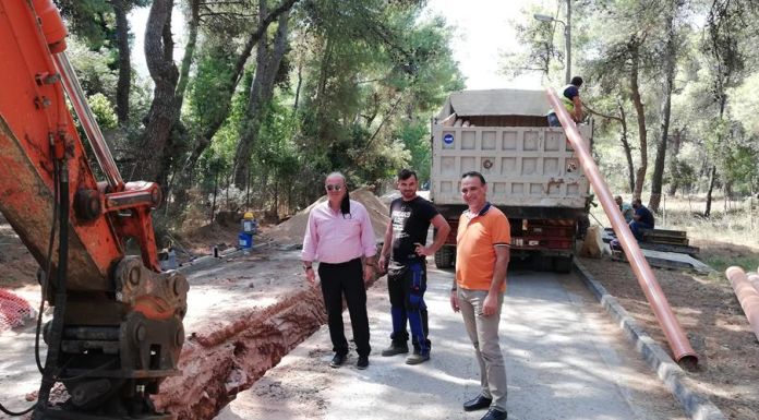 Ξεκίνησε το μεγάλο έργο της Αποχέτευσης ακαθάρτων στη Δροσιά – Ο Δήμαρχος Διονύσου και ο Αντιδήμαρχος Τεχνικών Υπηρεσιών επισκέφτηκαν το εργοτάξιο