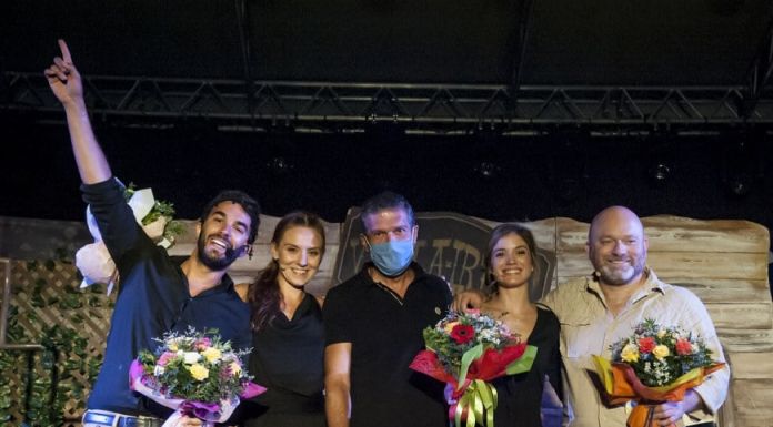 H κωμωδία του Θοδωρή Αθερίδη, «Άγρια Δύση» χάρισε το γέλιο στο Πολιτιστικό Φεστιβάλ του Δήμου Αμαρουσίου H κωμωδία του Θοδωρή Αθερίδη, «Άγρια Δύση» χάρισε το γέλιο στο Πολιτιστικό Φεστιβάλ του Δήμου Αμαρουσίου