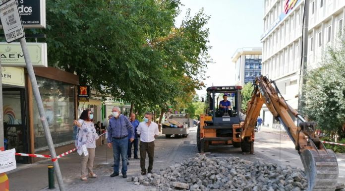 Αυτοψία του Δημάρχου Αμαρουσίου Θεόδωρου Αμπατζόγλου στο έργο ανακατασκευής οδοστρώματος επί της οδού Δ. Ράλλη