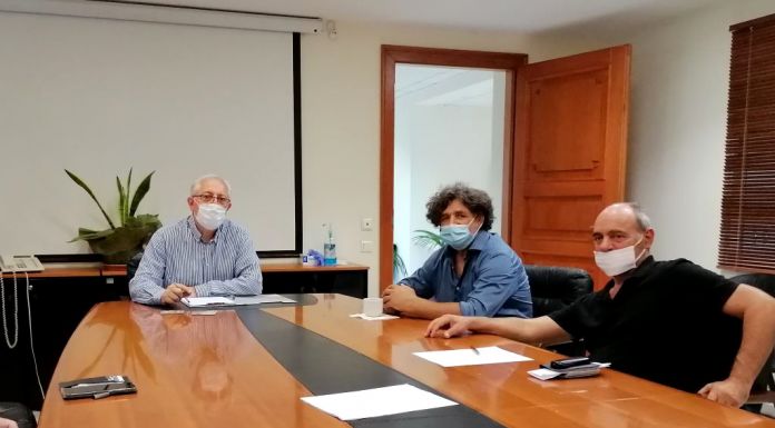 Συνάντηση του Δημάρχου Αμαρουσίου Θεόδωρου Αμπατζόγλου με τον Πρόεδρο της Πανελλήνιας Ένωσης Κεραμιστών και Αγγειοπλαστών Νίκο Βαλλάτο Συνάντηση του Δημάρχου Αμαρουσίου Θεόδωρου Αμπατζόγλου με τον Πρόεδρο της Πανελλήνιας Ένωσης Κεραμιστών και Αγγειοπλαστών Νίκο Βαλλάτο