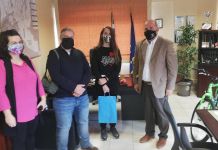 Βράβευση μαθήτριας του Γυμνασίου Άνοιξης από το Δήμαρχο Διονύσου, στο πλαίσιο του Διαγωνισμού Ζωγραφικής για την “Ευρωπαϊκή Εβδομάδα Κινητικότητας 2020”