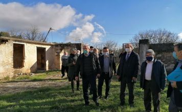 Aυτοψία του Υπουργού Περιβάλλοντος & Ενέργειας Κωστή Χατζηδάκη σε ετοιμόρροπο ακίνητο στην περιοχή Στούντιο Άλφα