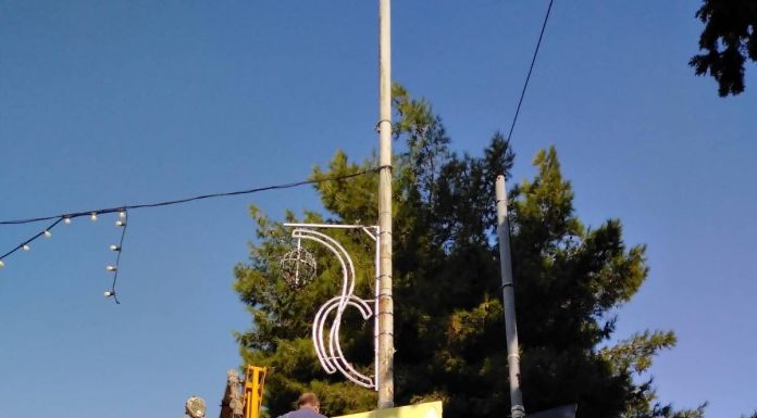 Στην Εισαγγελία Πρωτοδικών Αθηνών κοινοποίησε η Περιφέρεια Αττικής την παράνομης τοποθέτησης διαφημιστικών σε γέφυρα πεζών και οχημάτων επί του δικτύου αρμοδιότητας της
