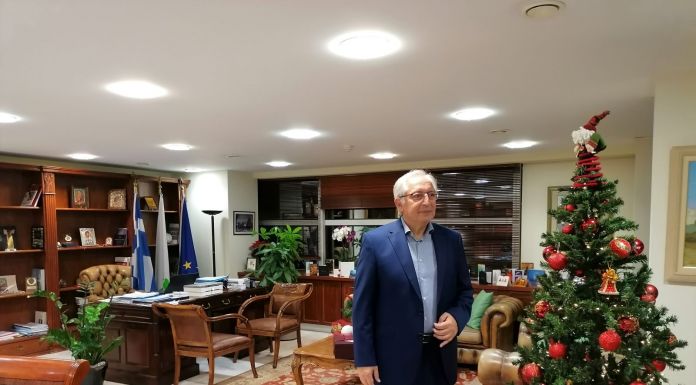 Ευχές για το 2021 από τον Δήμαρχο Αμαρουσίου Θεόδωρο Αμπατζόγλου και πρωτοχρονιάτικα κάλαντα από τη Φιλαρμονική Ορχήστρα του Δήμου Ευχές για το 2021 από τον Δήμαρχο Αμαρουσίου Θεόδωρο Αμπατζόγλου και πρωτοχρονιάτικα κάλαντα από τη Φιλαρμονική Ορχήστρα του Δήμου