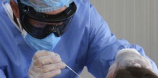 Παρασκευή οι τελικές αποφάσεις για το άνοιγμα Γυμνασίων και Λυκείων – πιθανά νέα μέτρα για αγορές και καταστήματα