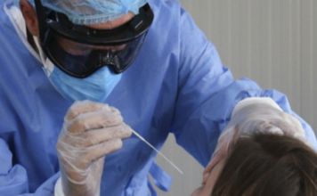 Παρασκευή οι τελικές αποφάσεις για το άνοιγμα Γυμνασίων και Λυκείων – πιθανά νέα μέτρα για αγορές και καταστήματα