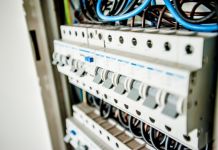 Επανασύνδεση ηλεκτρικού ρεύματος και εφάπαξ παροχή ειδικού βοηθήματος