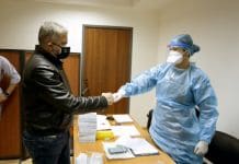 Με εντατικούς ρυθμούς συνεχίζεται η διενέργεια rapid test σε όλη την Αττική