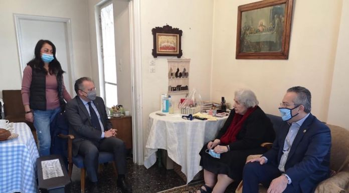 Επίσκεψη Γ. Κουμουτσάκου στον ξενώνα «Η Φοίβη» στο Χολαργό με αφορμή την Παγκόσμια Ημέρα της Γυναίκας