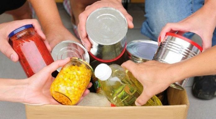 Διανομή τροφίμων στους δικαιούχους του προγράμματος ΤΕΒΑ από τον Δήμο Ηρακλείου Αττικής την Πέμπτη 6 Μαΐου