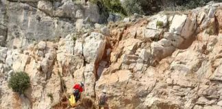 Σε εξέλιξη οι εργασίες στον οδικό άξονα Βάρκιζας–Σουνίου πλησίον των σηράγγων