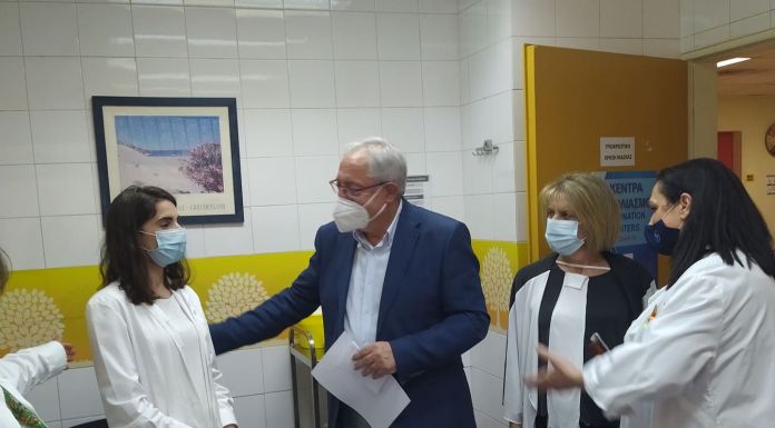Στο Κέντρο Υγείας Αμαρουσίου εμβολιάστηκε ο Δήμαρχος Θ. Αμπατζόγλου Στο Κέντρο Υγείας Αμαρουσίου εμβολιάστηκε ο Δήμαρχος Θ. Αμπατζόγλου