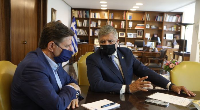 Συνάντηση του Περιφερειάρχη Αττικής και Α’ Αντιπροέδρου της ΕΝΠΕ Γ. Πατούλη με τον Αν. Υπουργό Εξωτερικών Μ. Βαρβιτσιώτη