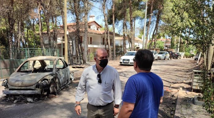 Αυτοψία του Δημάρχου Διονύσου Γιάννη Καλαφατέλη στις περιοχές που επλήγησαν από τη φωτιά