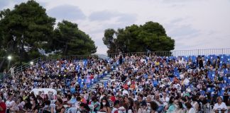 Φεστιβάλ Αμαρουσίου 2021: Διθύραμβοι για το θεατρικό μονόλογο «Η πόρνη από πάνω»